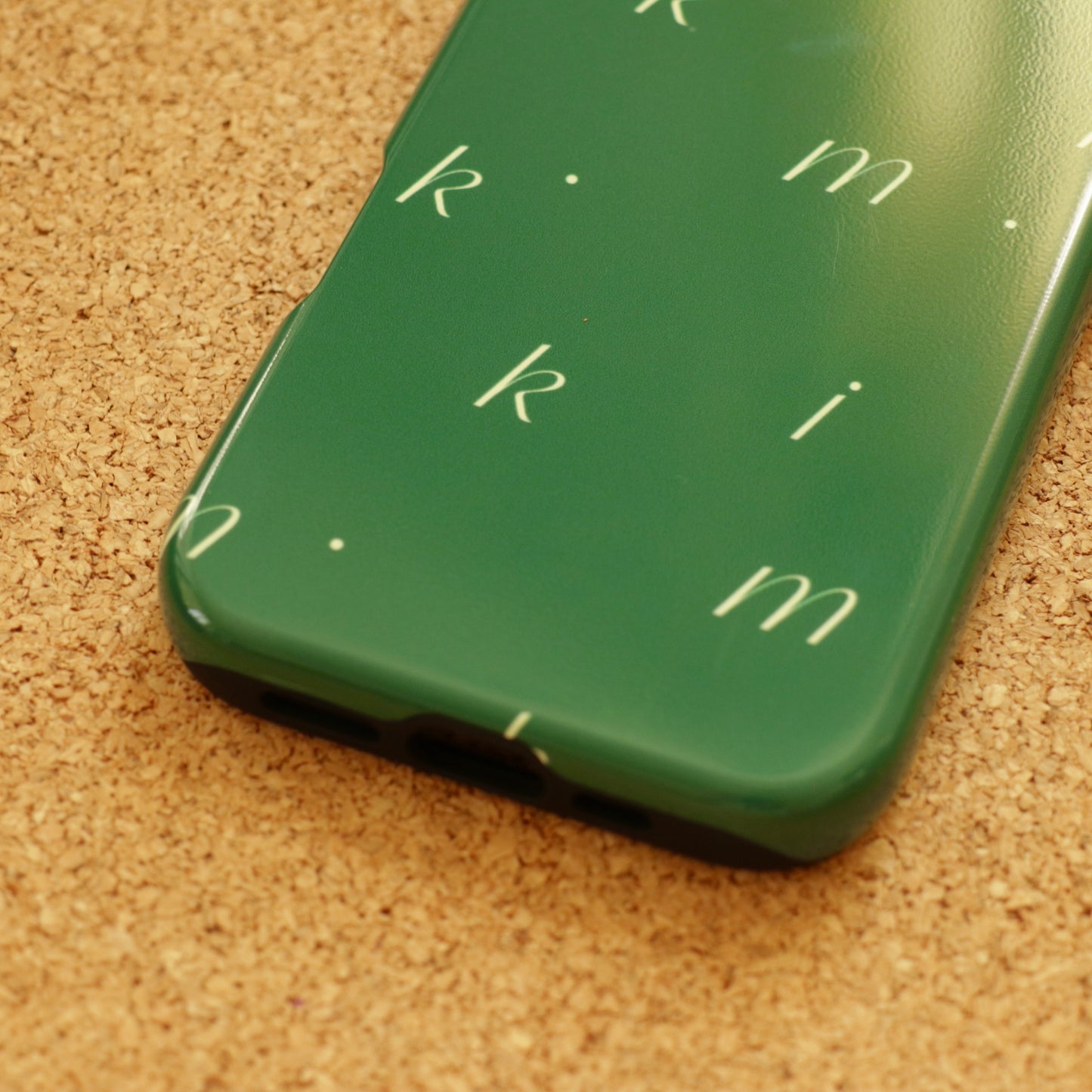 Minimal Letter Case – Green