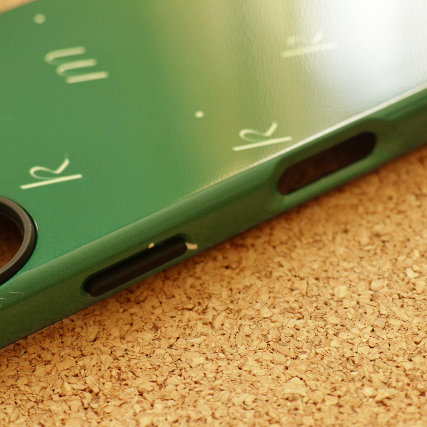 Minimal Letter Case – Green
