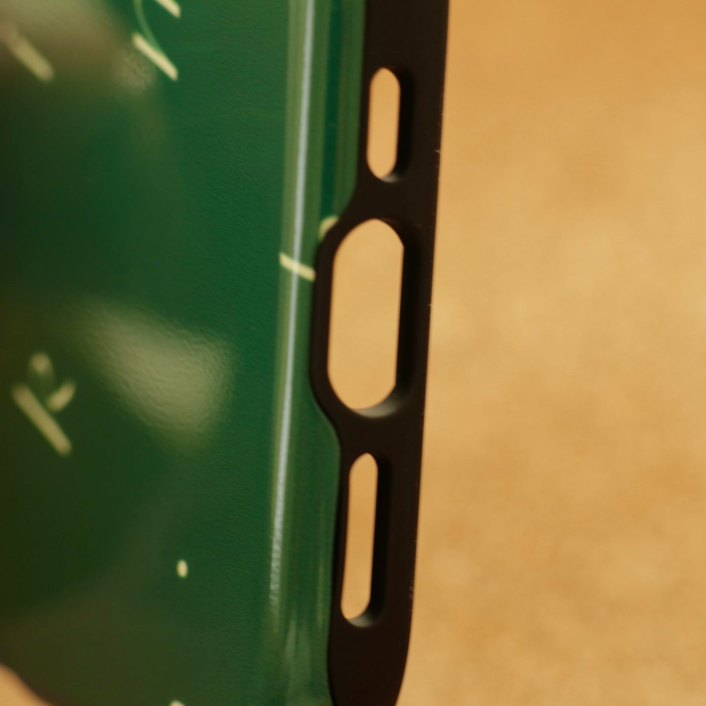 Minimal Letter Case – Green