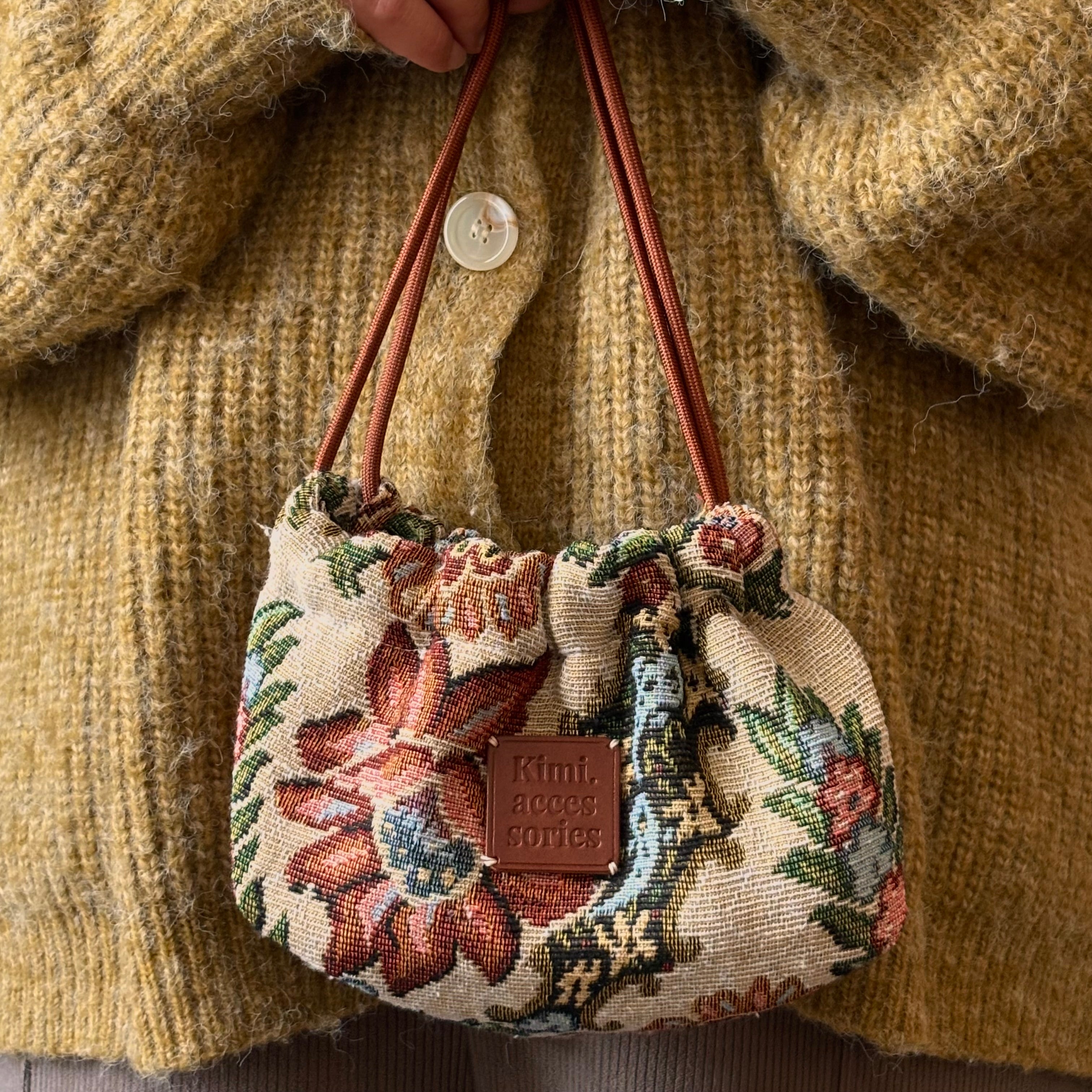 Floral Gobelin Pouch (Beige)｜花柄ゴブラン巾着ポーチ（ベージュ）