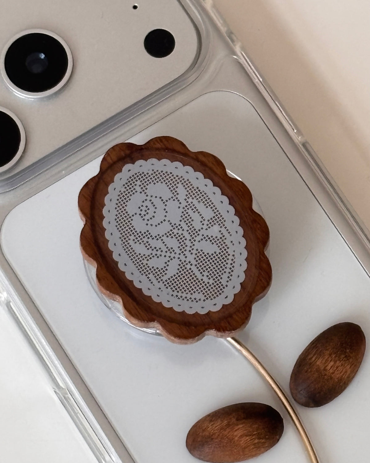 Wood Flower Lace Grip Case – Rose
