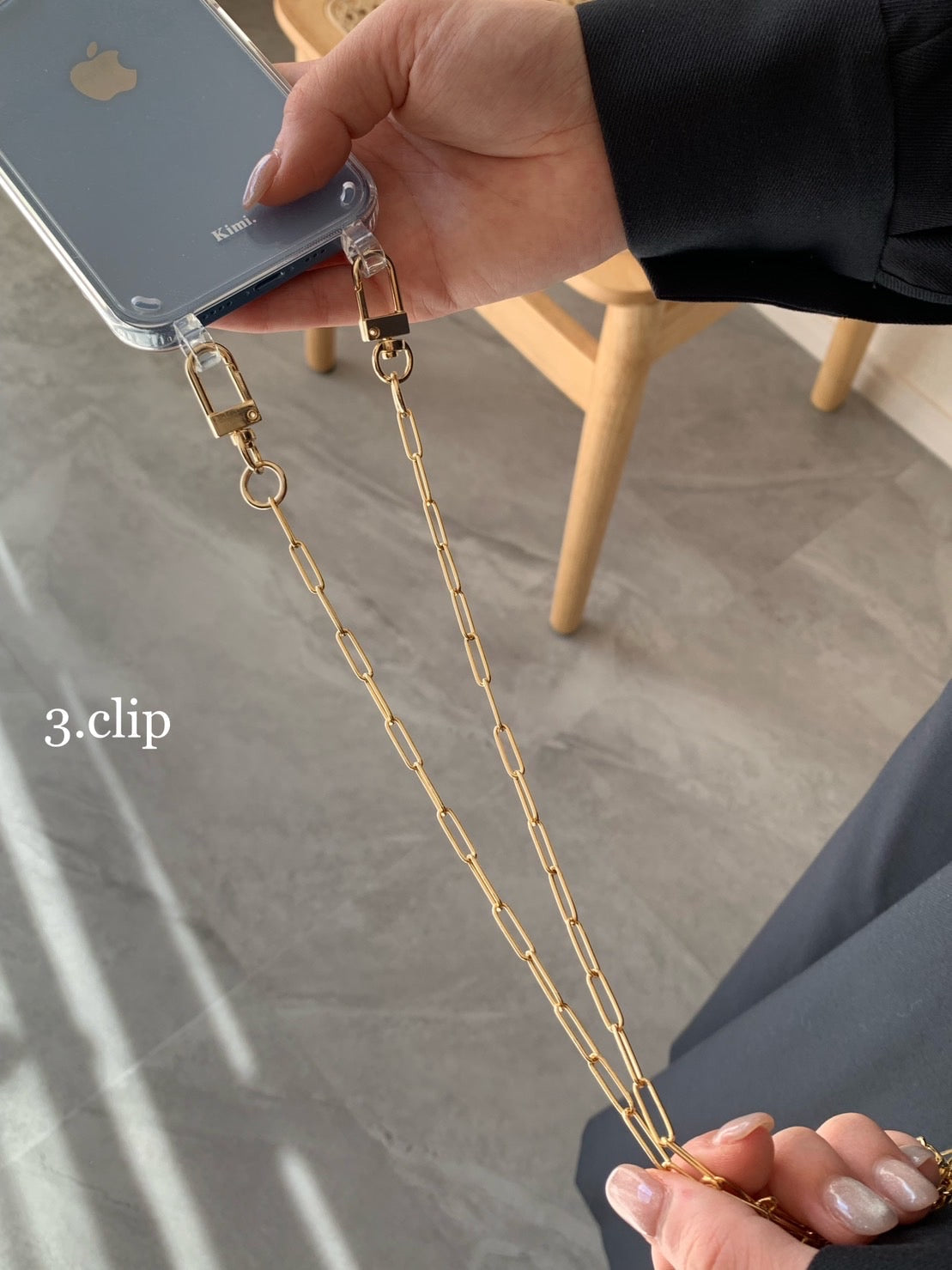 Gold Phone Chain-03.Clip