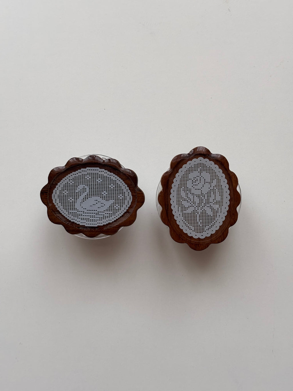 Wood Flower Lace Grip Case – Rose