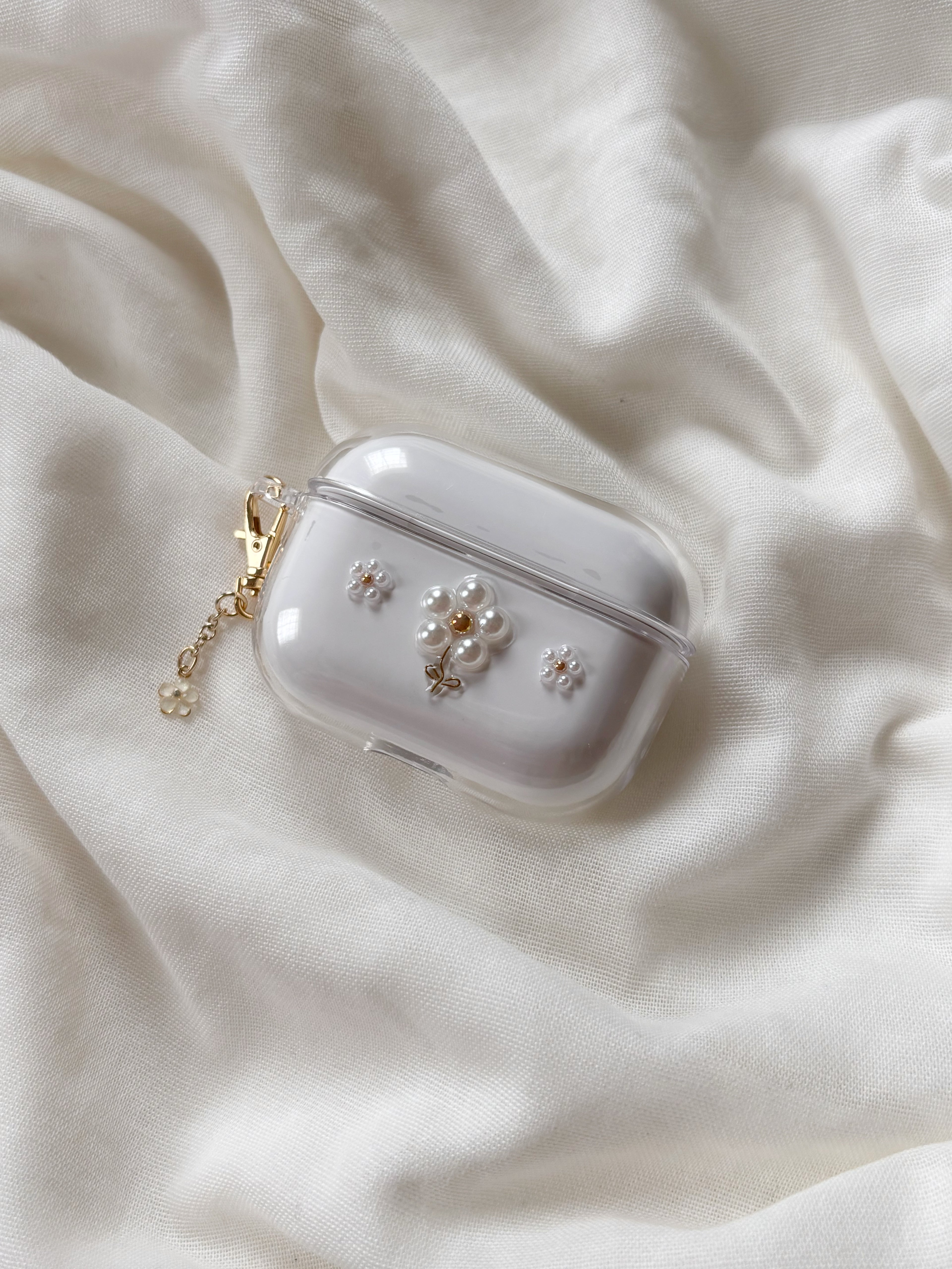 小さなお花のAirPodsケース ブラウンゴールド