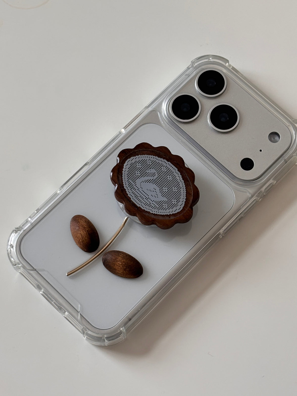 Wood Flower Lace Grip Case – Swan