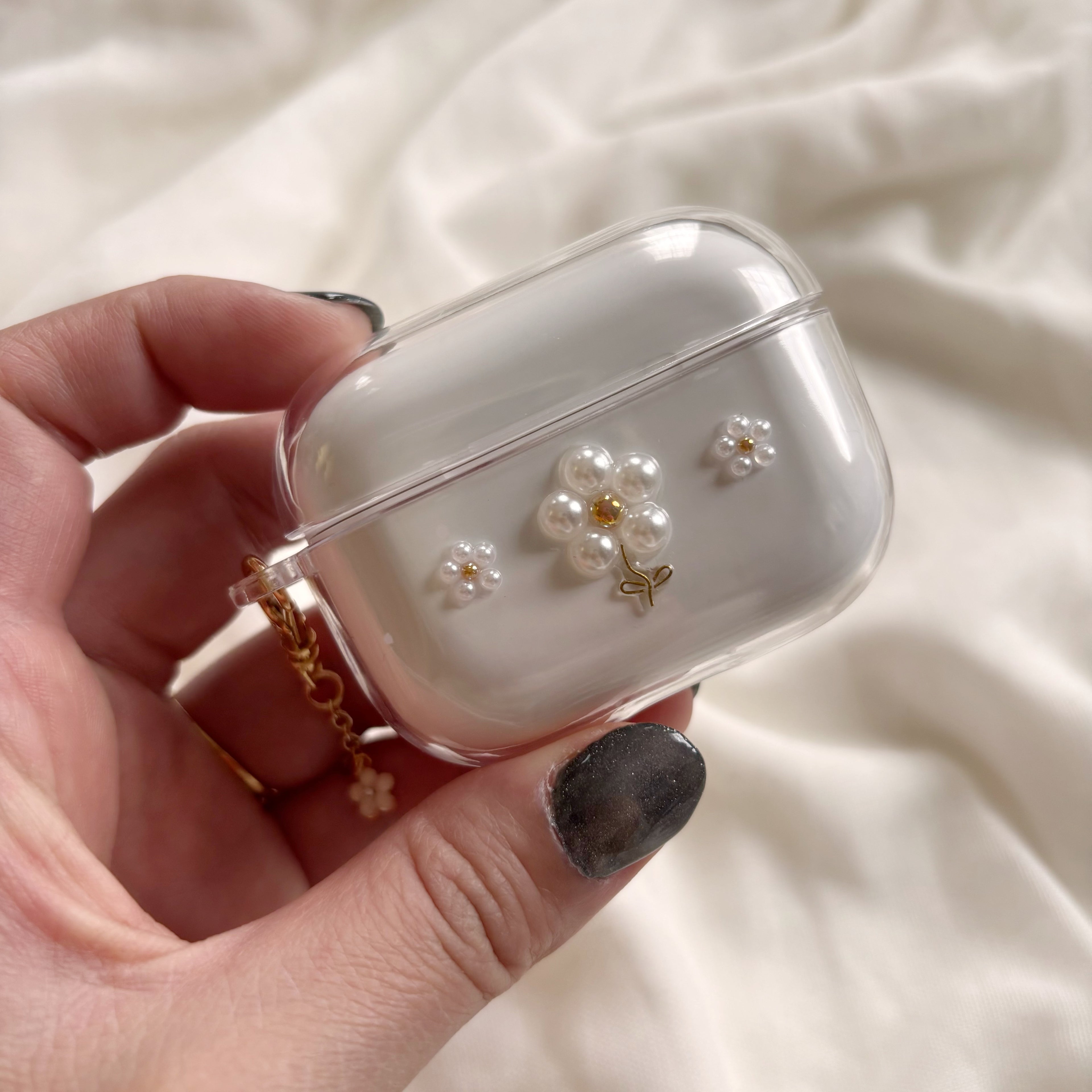 小さなお花のAirPodsケース ブラウンゴールド